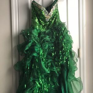 Tony bowls Paris dress